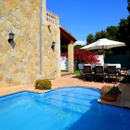 Chalet Bonito Chalet Con Piscina Cerca Del Mar